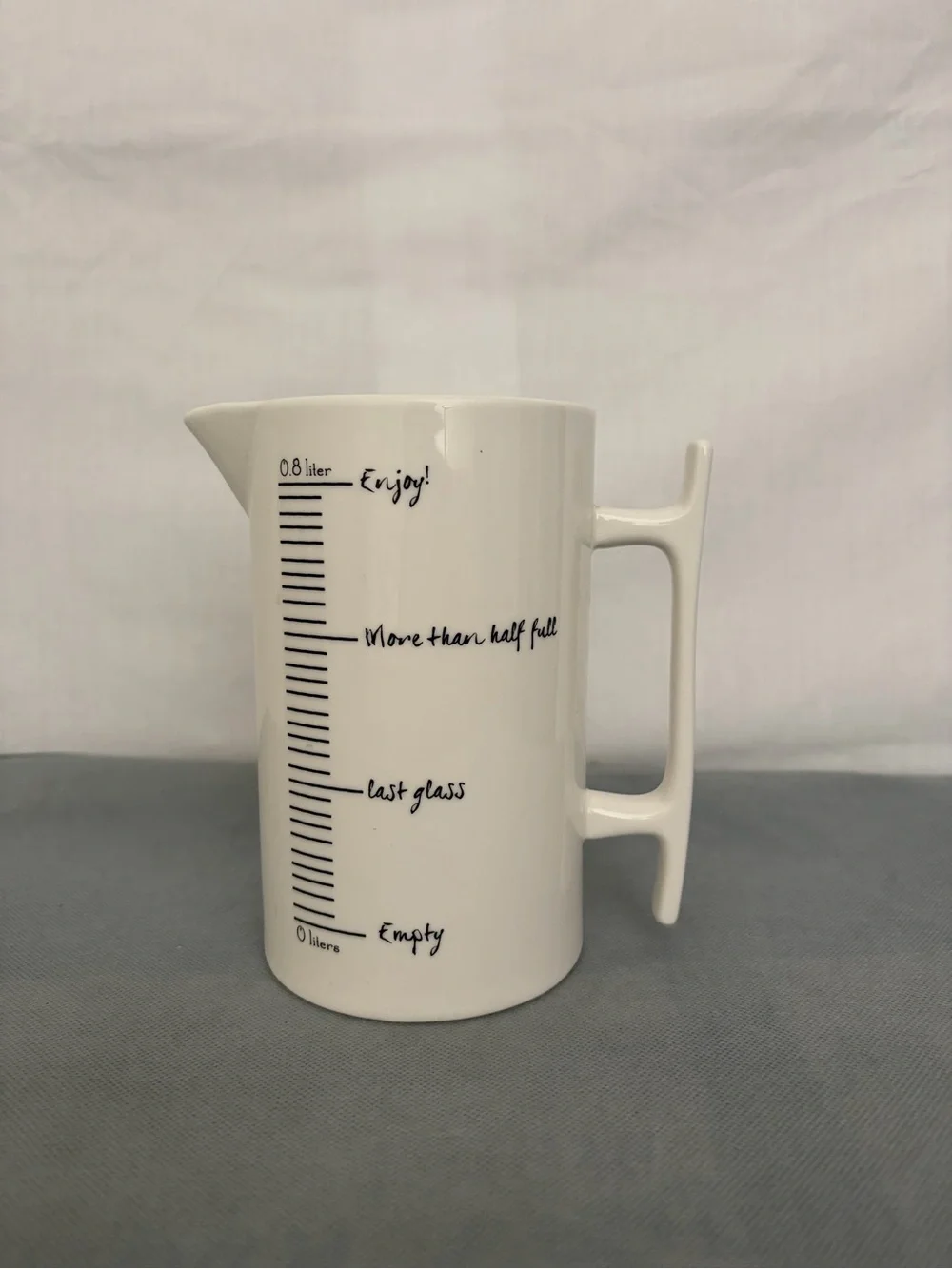 Creative Co-op White Ceramic Measuring Pitcher 0.8L Excellent(F299)